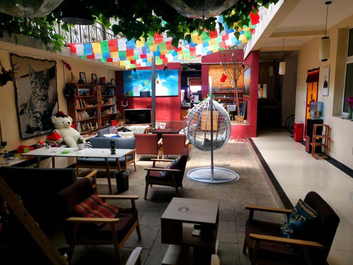 The Moon Bird Hostel シャングリラ県 エクステリア 写真