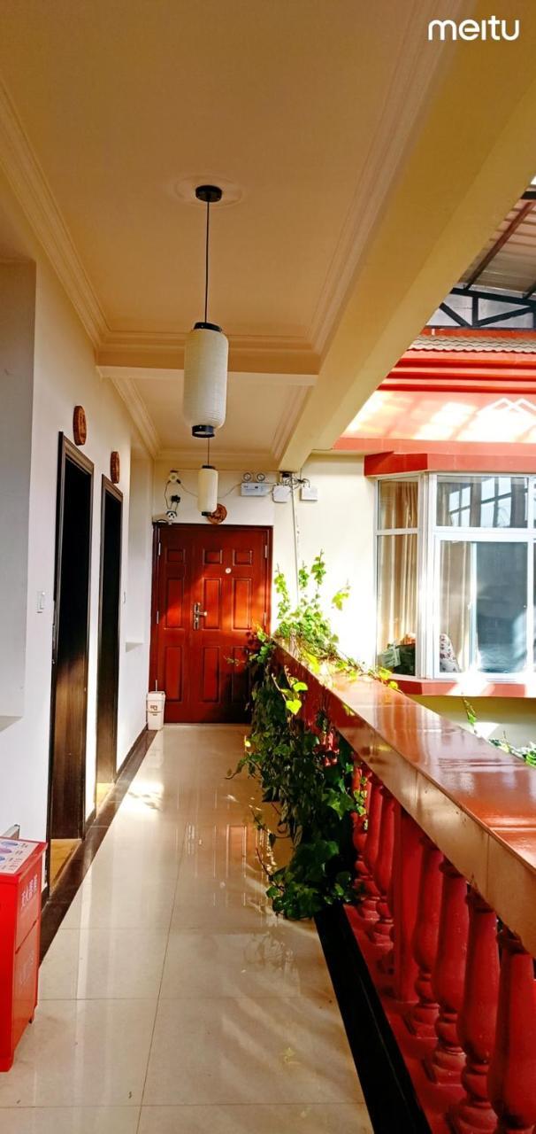 The Moon Bird Hostel シャングリラ県 エクステリア 写真