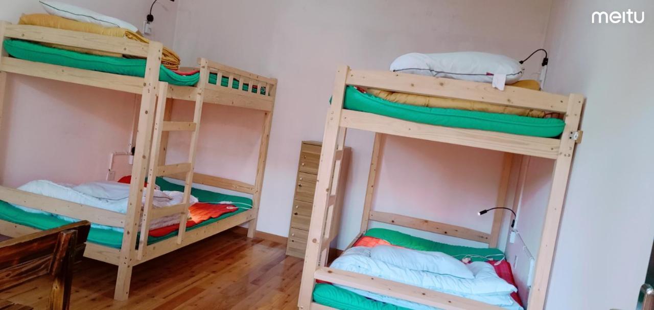 The Moon Bird Hostel シャングリラ県 エクステリア 写真